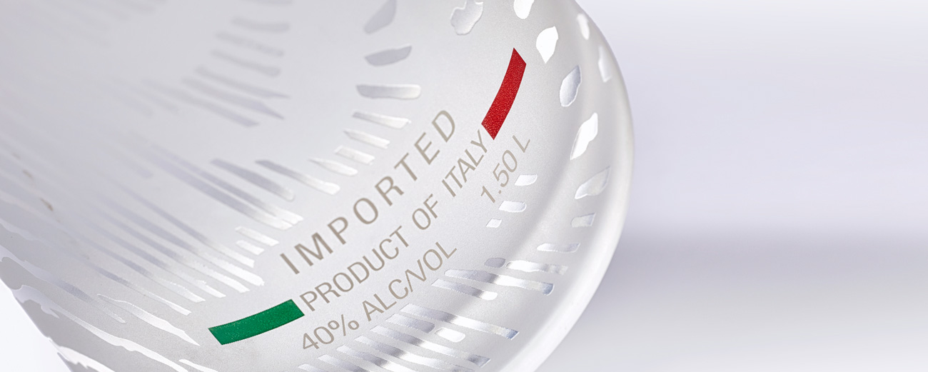 Luxury Vodka Warsaw Nightlife: The New Icon – Roberto Cavalli Vodka bottle detail showing Italian origin and premium craftsmanship in a Warsaw luxury nightlife context